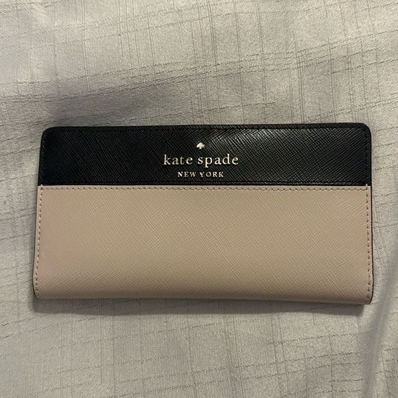 Large kate spade wallet - Picture 1 of 3